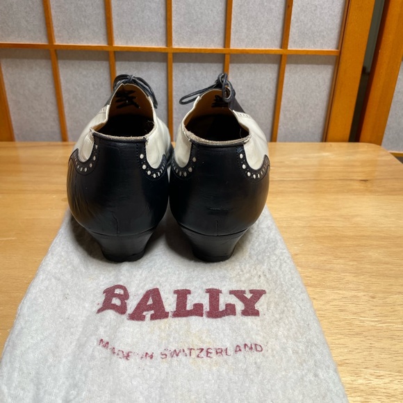 Bally Of Switzerland Spectators.  Navy and White.  Vintage in Good Condition. 10 - Picture 3 of 3